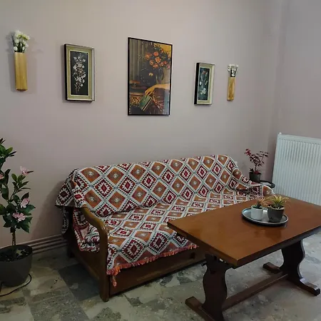Vintage In Kalamaria Apartment *